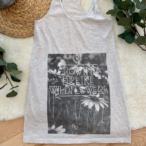 * Long white/gray tank top * - Picture 1 of 5